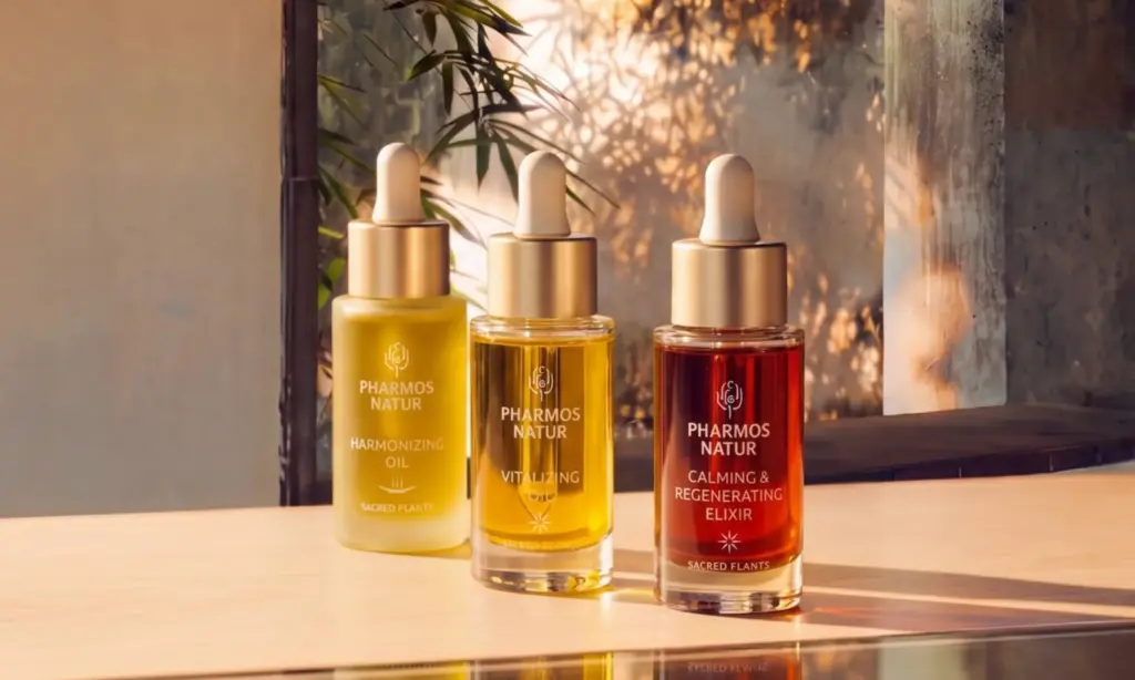 Pflanzenbasierte Gesichtspflege von Pharmos Natur mit Calming und Regenerating Elixir