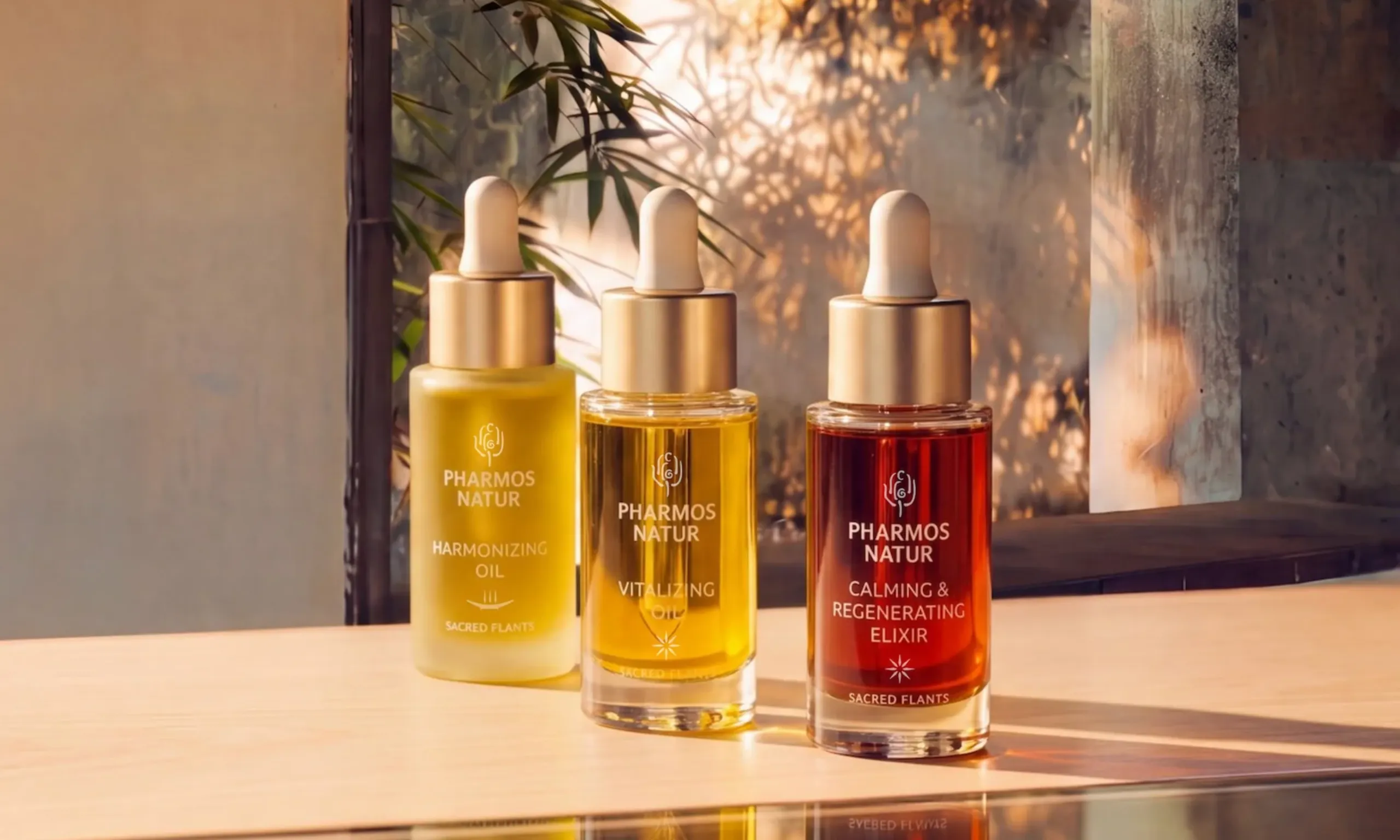 Pflanzenbasierte Gesichtspflege von Pharmos Natur mit Calming und Regenerating Elixir