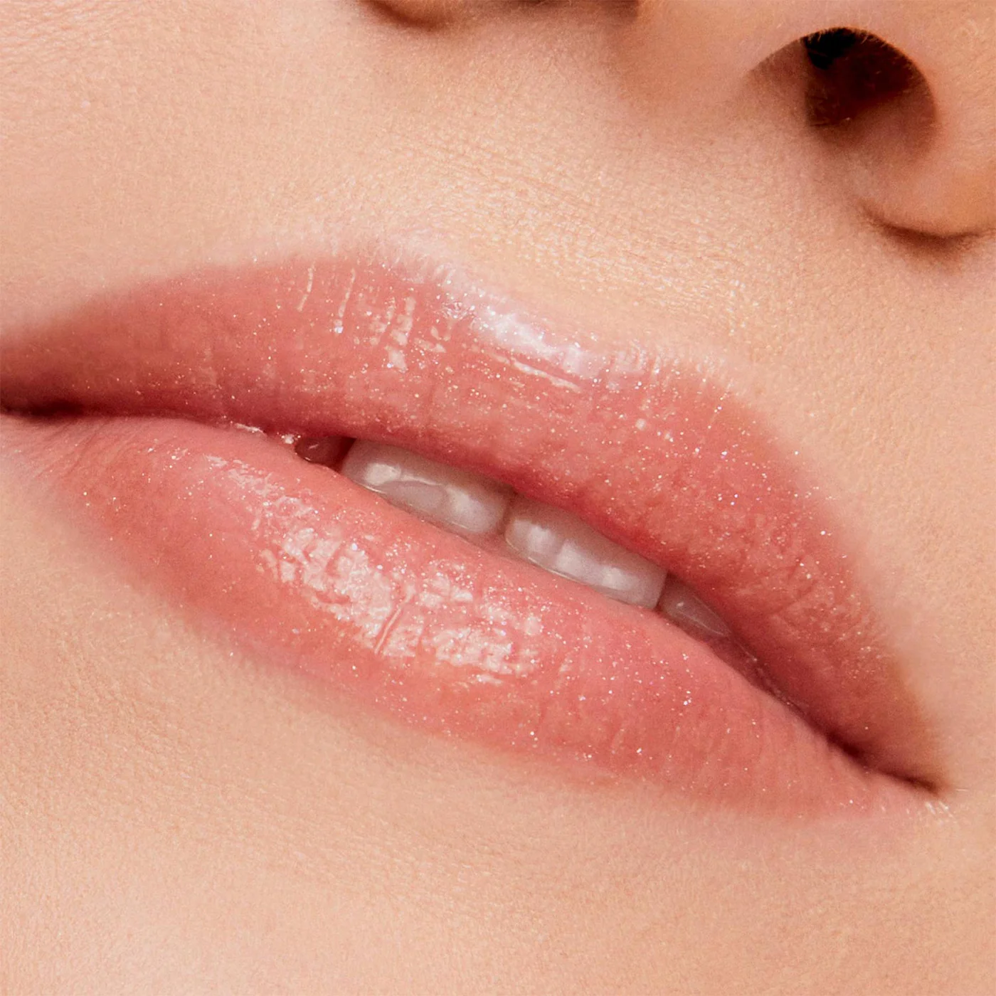 Lippen mit HydroPure Hyaluronic Lip Gloss - Sangria - von Jane Iredale Mineral Make Up - bei Claresco Cosmetic online kaufen!