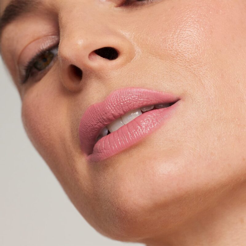 Schöne Lippen mit dem ColorLuxe Lippenstift von janeiredale in der Farbe Tutu- bei Claresco Cosmetic kaufen